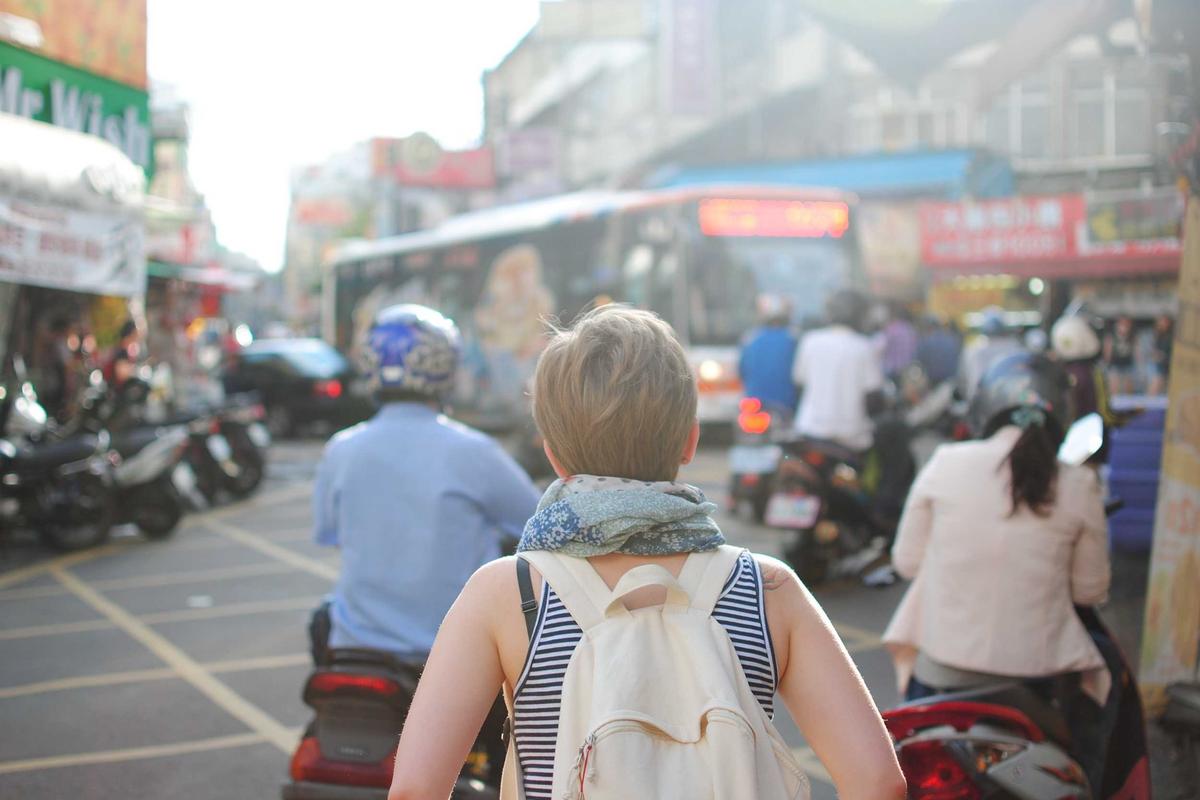 The #1 Global Market Trends Challenge for Small Importers and How to Beat It