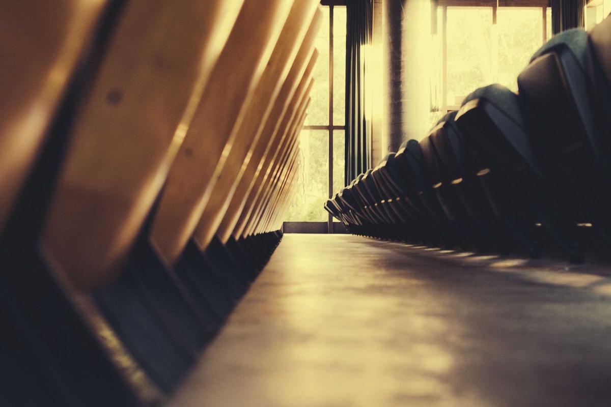 7 Shipments That Should Fly: The Air-Freight Mode-Mix Playbook That Saves Small Importers $4,800 a Year